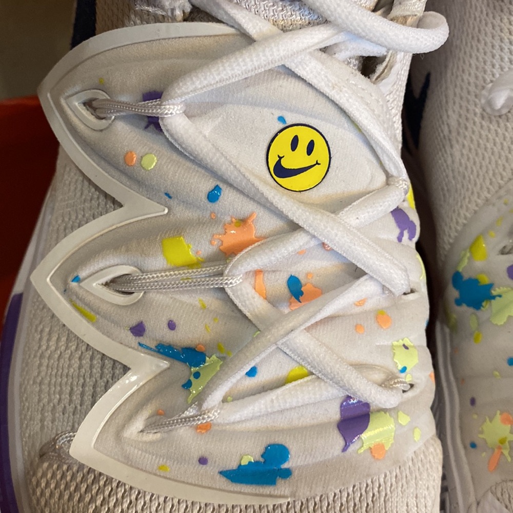 Nike Kyrie 5 “Have a Nike Day” - Picture 6 of 13